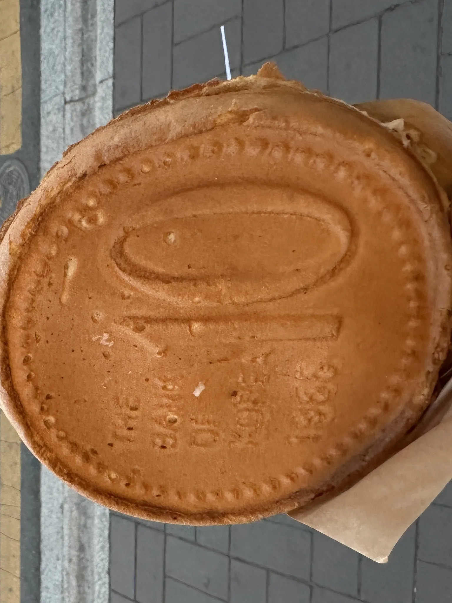10 Won Bread: Hwangnidan-gil 황리단길 in Gyeongju, South Korea. 10 won bread (10원빵)