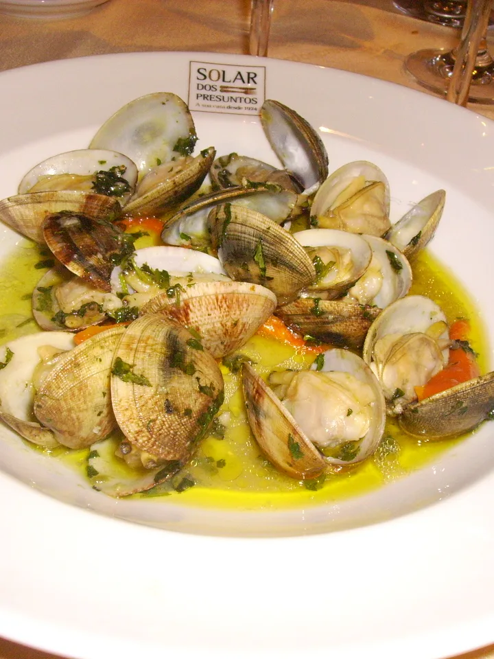 Amêijoas à Bulhão Pato, a photograph of the dish