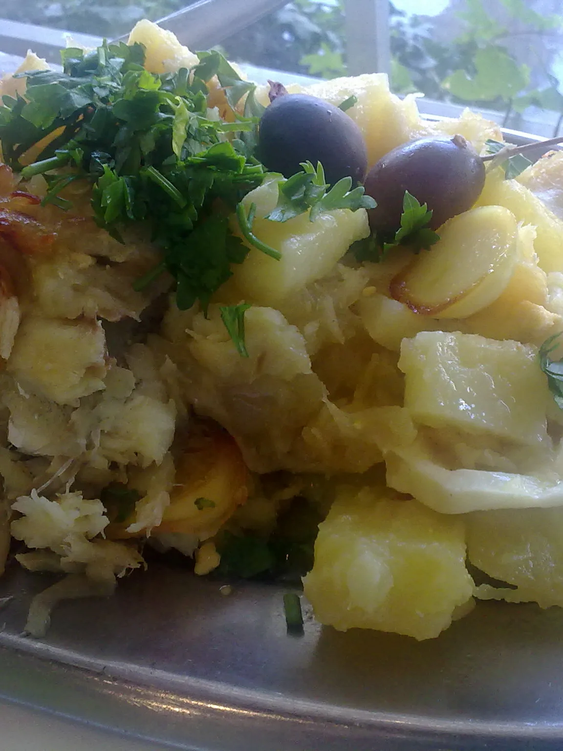 Bacalhau à Gomes de Sá: "Bacalhau à Gomes de Sá" (Gomes de Sá style cod), a portuguese dish