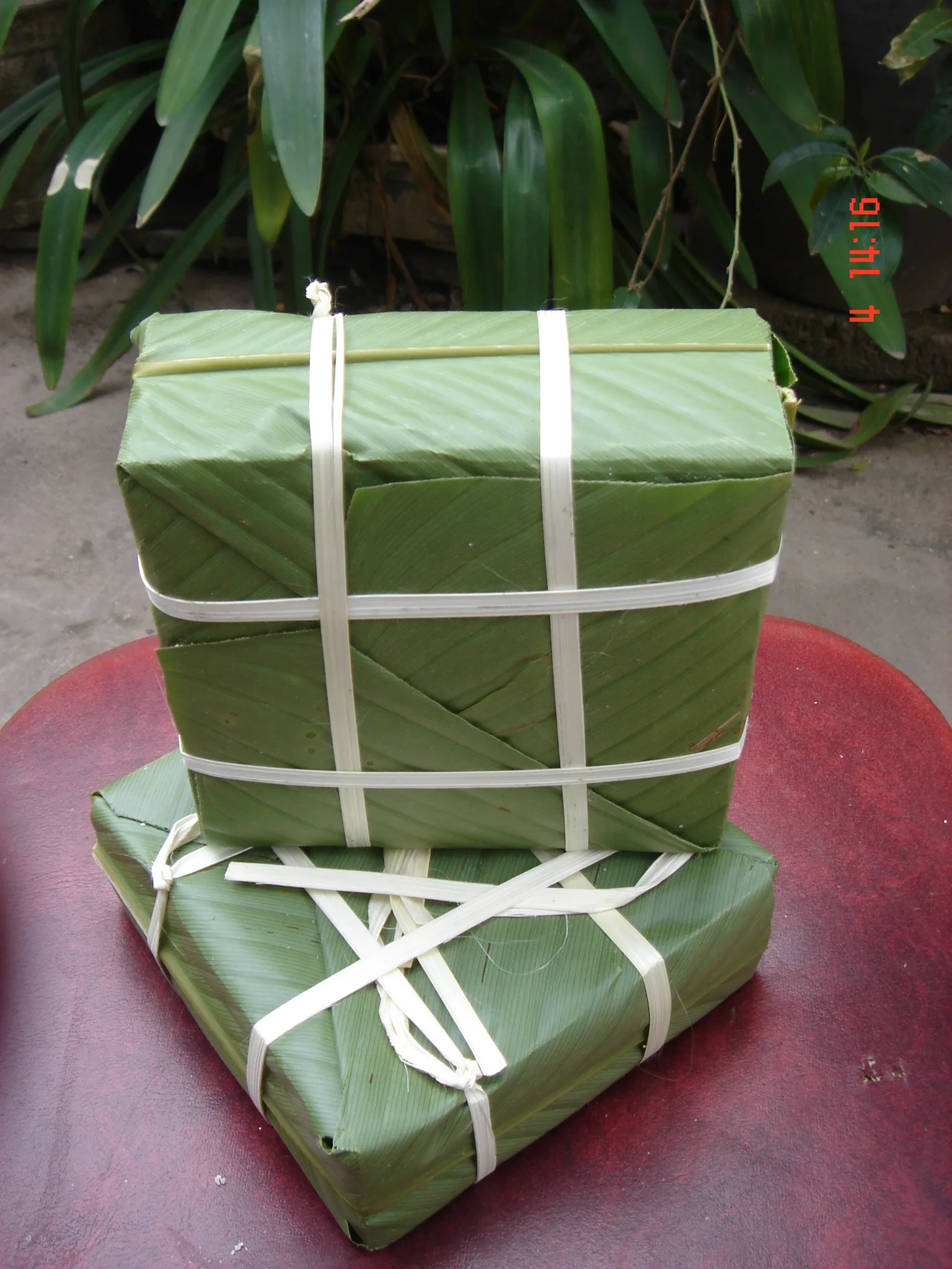 bánh chưng, a photograph of the dish