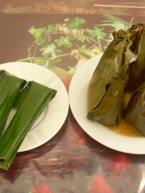 botok: Bubur Lolos (left) and Botok Roti (right), traditional snacks from Cirebon