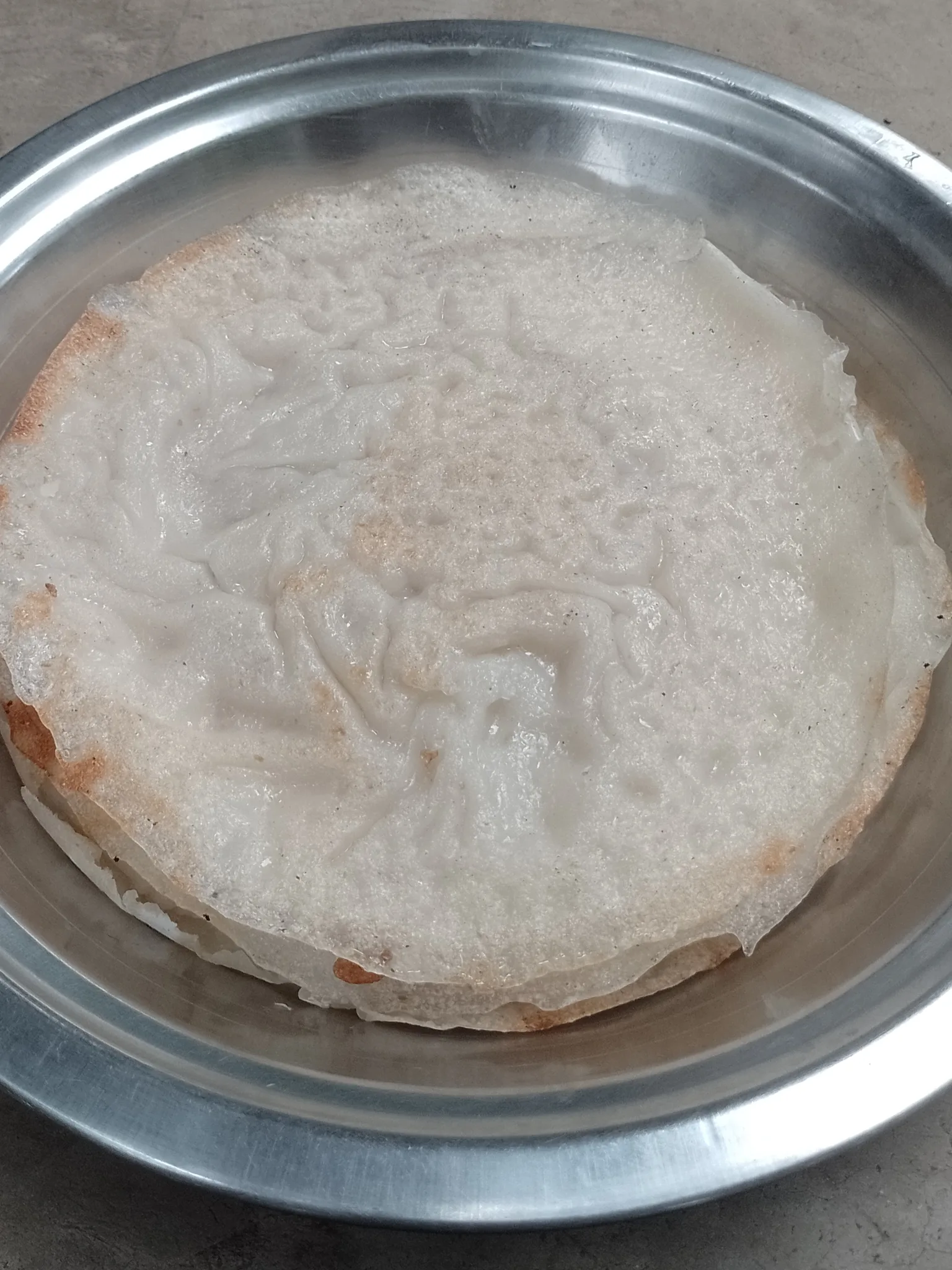 Chhilka Roti: Chilka Roti, the traditional dish of Jharkhand. It is prepared using rice flour and dal
