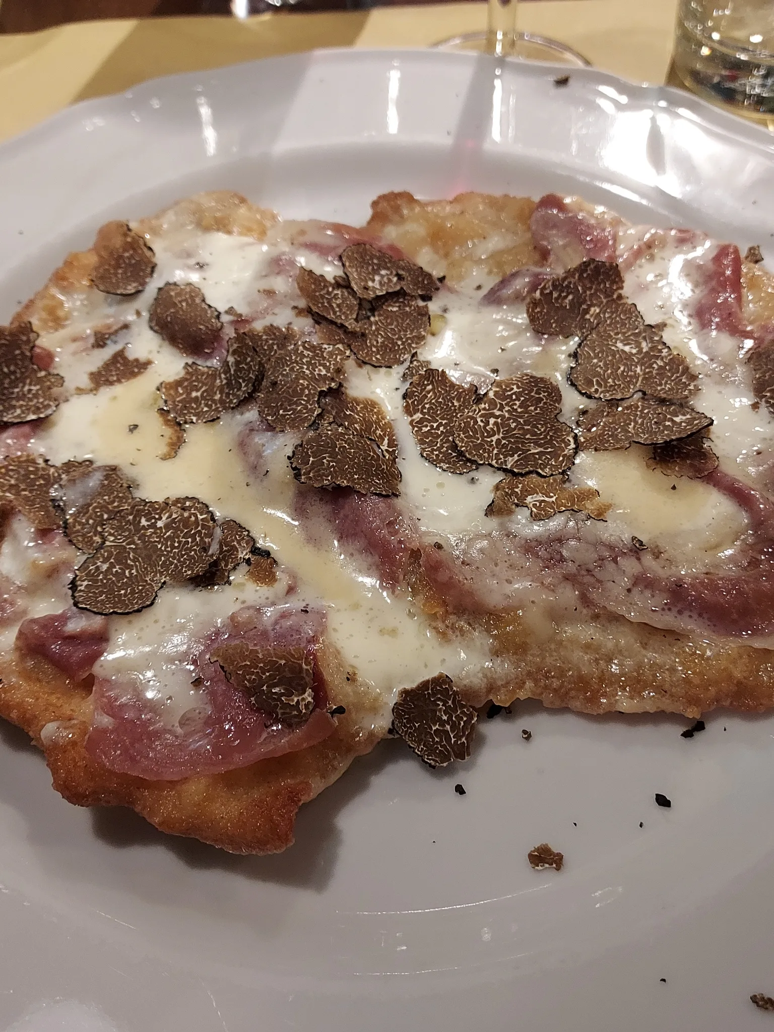 Cotoletta alla bolognese: Italian food - tipycal steak from Bologna