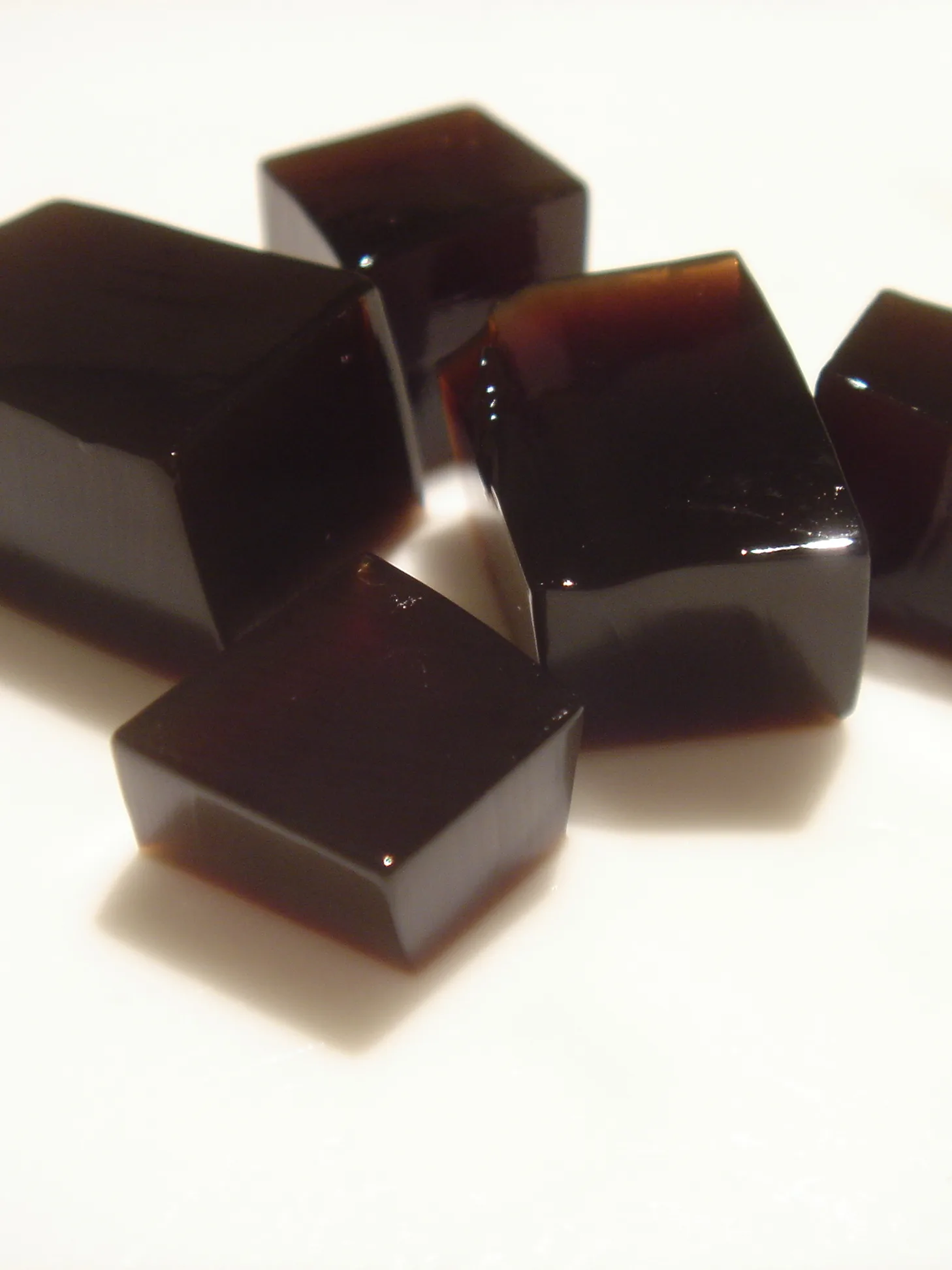 grass jelly: Small 1cm sized grass jelly chunks