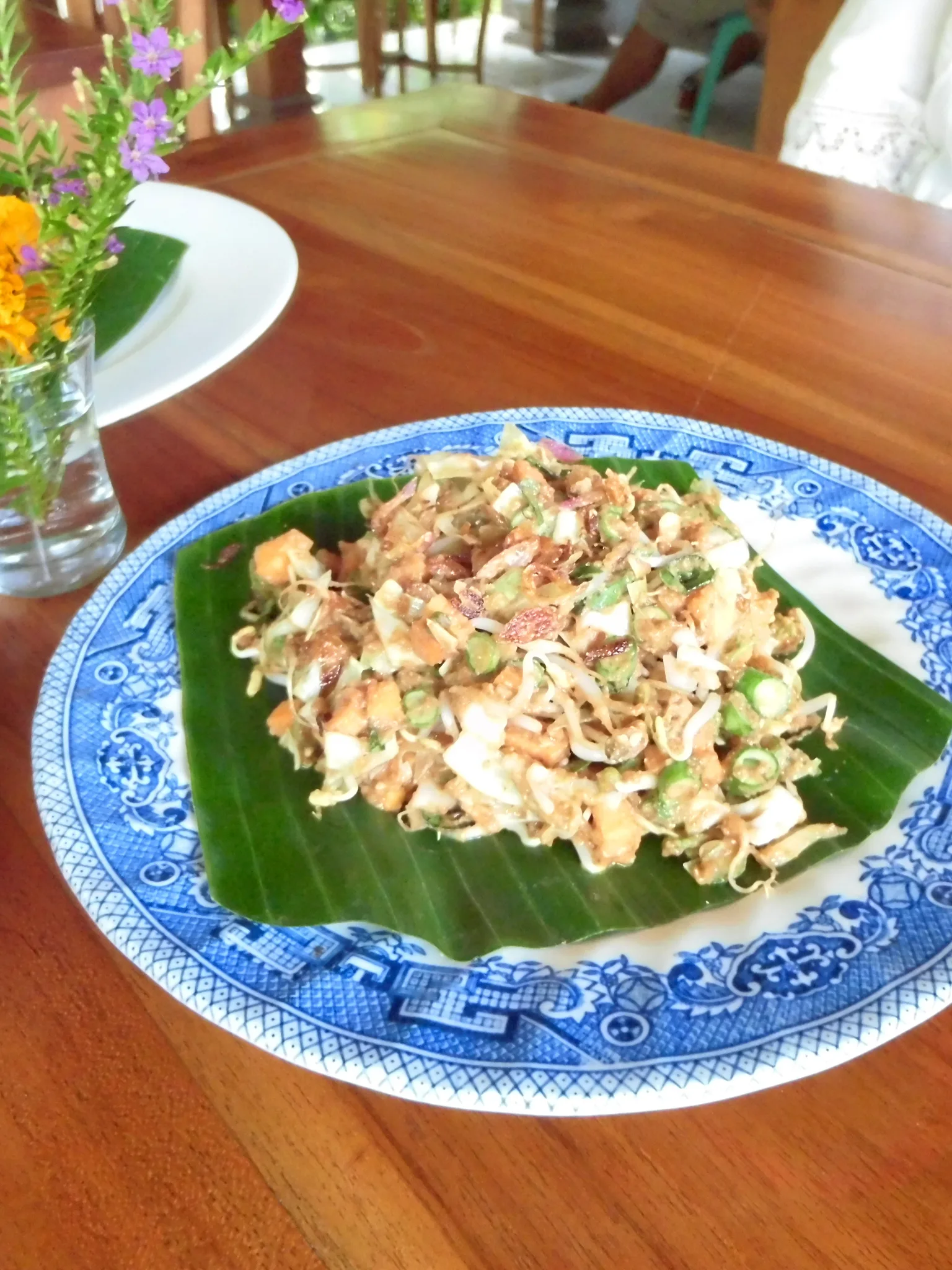 karedok: Karedok (Sundanese salad in peanut sauce) served in a nice restaurant in Ubud, Bali, Indonesia