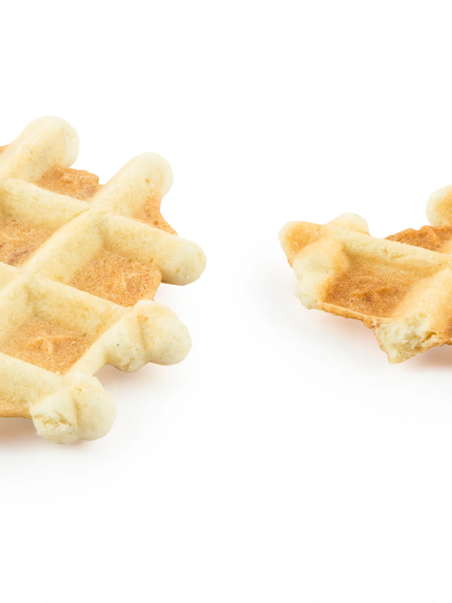 Kue gapit: Panda-brand kue gapit, a kind of cracker from Cirebon. It is made by pressing the dough in between two metal molds. These crackers are firm and crispy. The scale shows 1 cm (top) and 1 inch (bottom)
