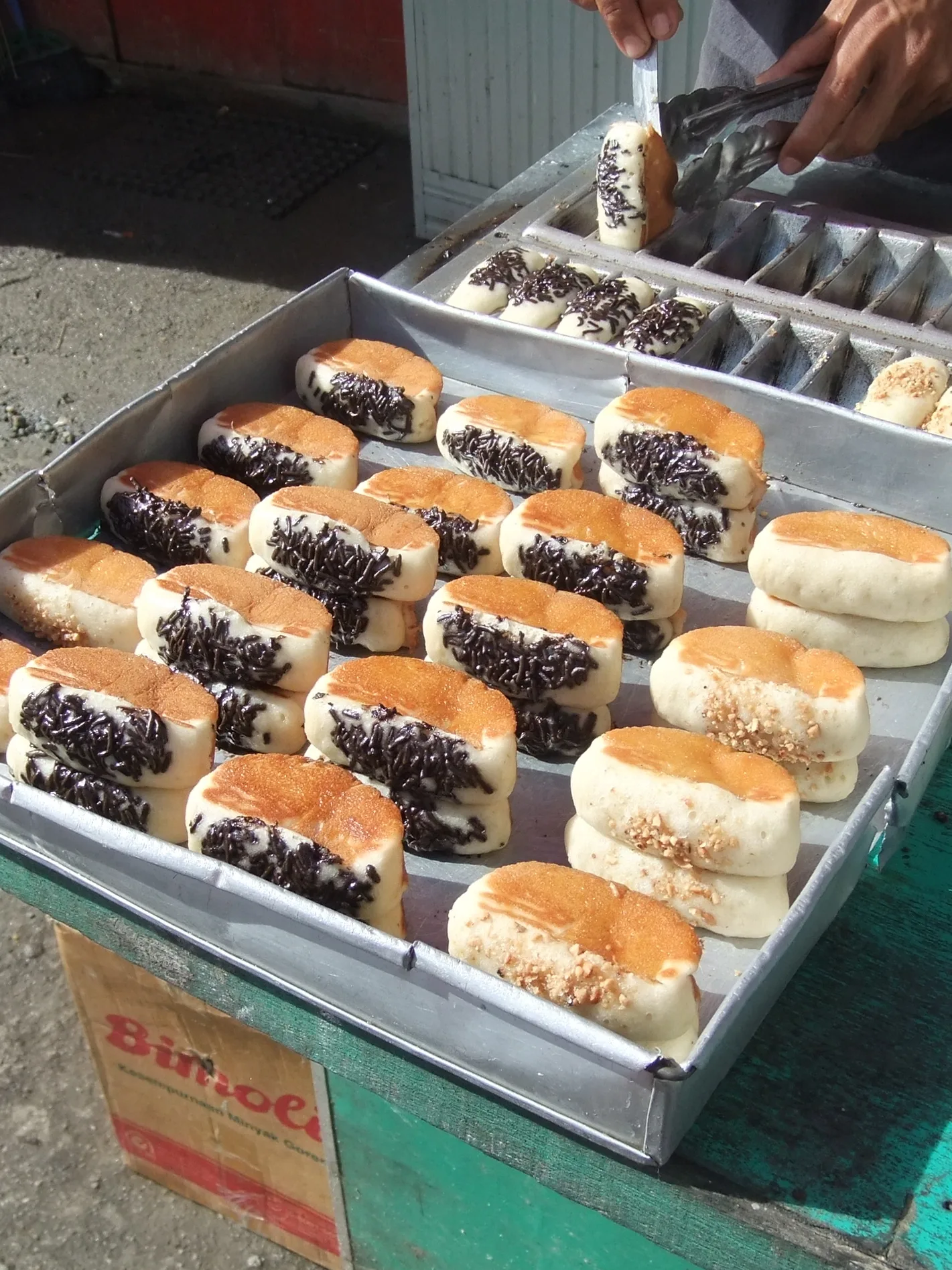 pukis: Kue pancong di pasar Rantepao