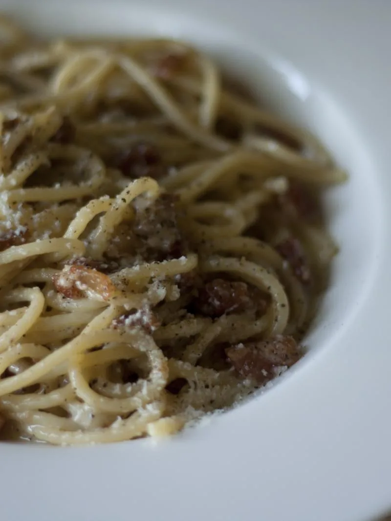 pasta alla gricia: Pasta alla gricia (with guanciale, pecorino romano and black pepper)