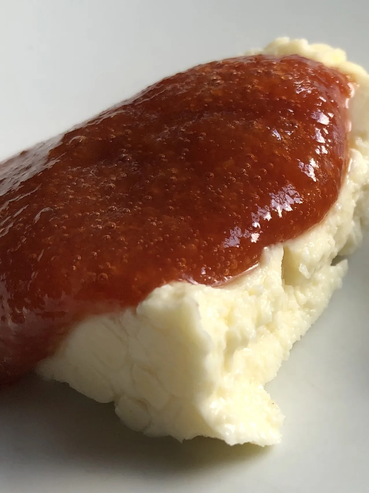 Romeu and Julieta: Romeo e Julieta (esquerda) e doce de leite (direita), doces típicos de Minas Gerais