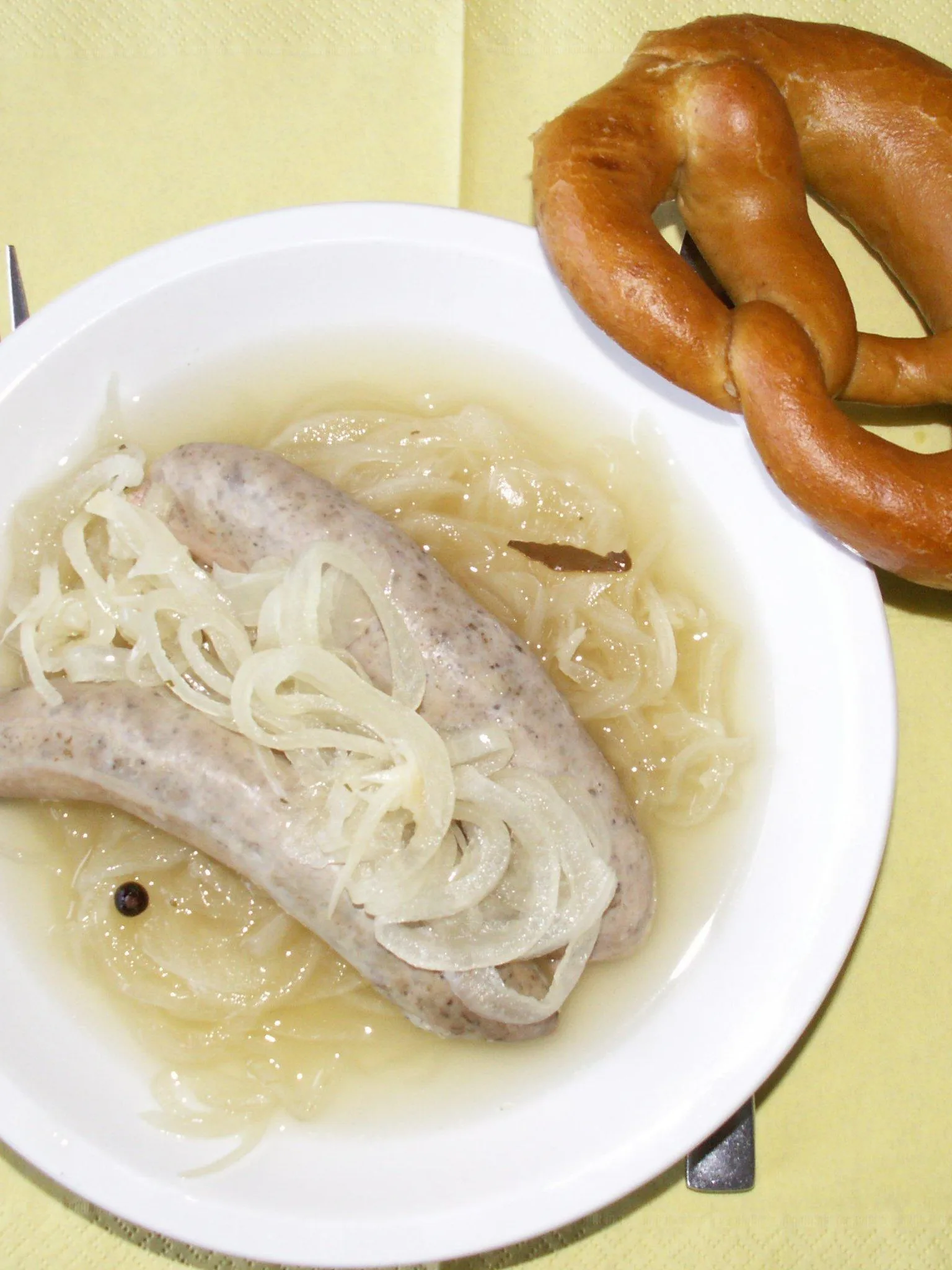 Blaue Zipfel: Blaue Zipfel (franconian sausages, cooked in vinegar with onions, carrots and spices)