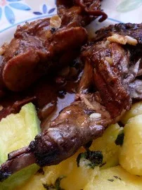 Stuffat tal-fenek: Rabbit pan fried and braised with wine and garlic