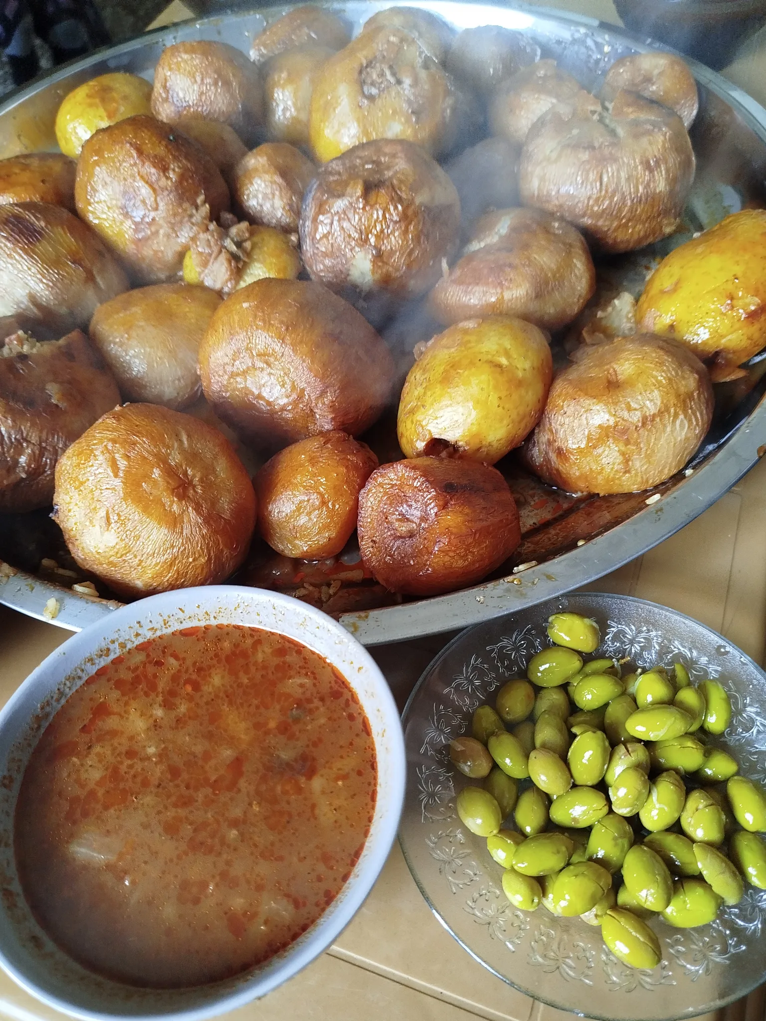 Stuffed Turnips: طبق محشي لفت باللحمة والرز والسماق البلدي والصلصة، وهو من الأكلات التراثية الشهية في المطبخ الفلسطيني والعربي وخاصة في فصل الشتاء