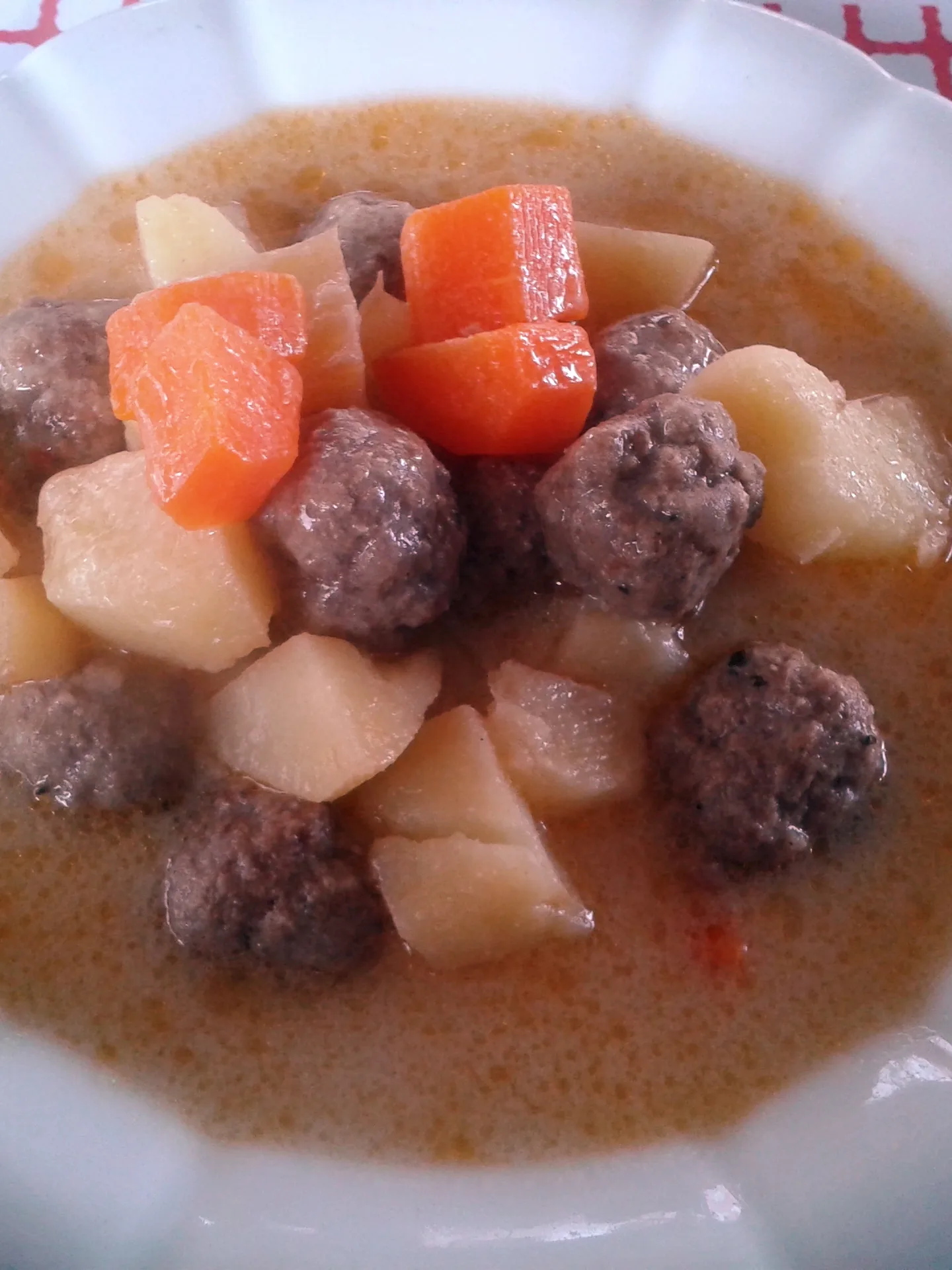 sulu köfte: Plate with Turkish food: "Sulu köfte"
