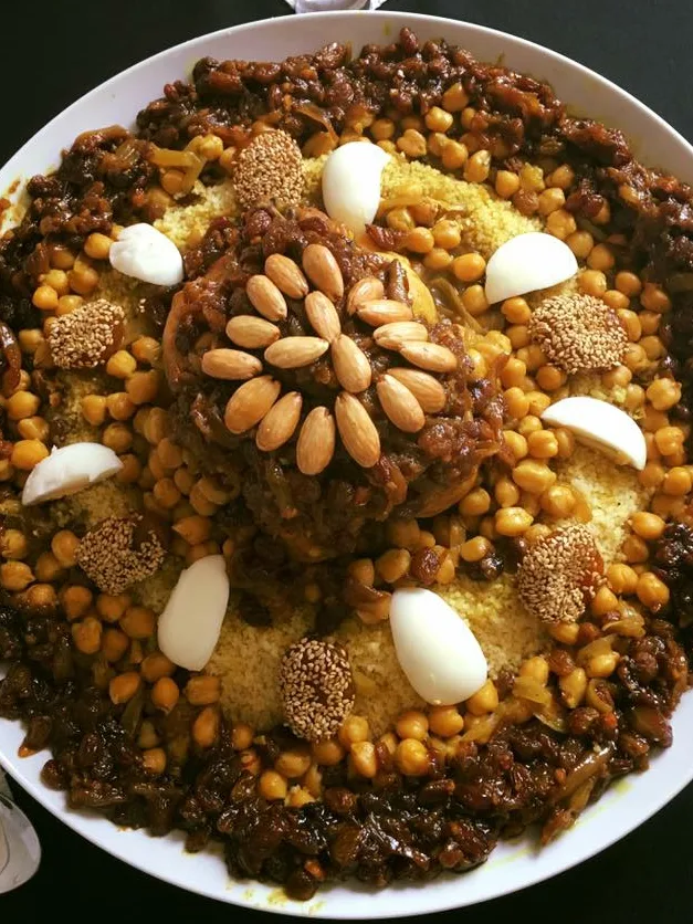 tfaya: Aerial view of a plate of Moroccan couscous with Tfaya and Moroccan roasted chicken, made by Moroccan Leila Khairawi