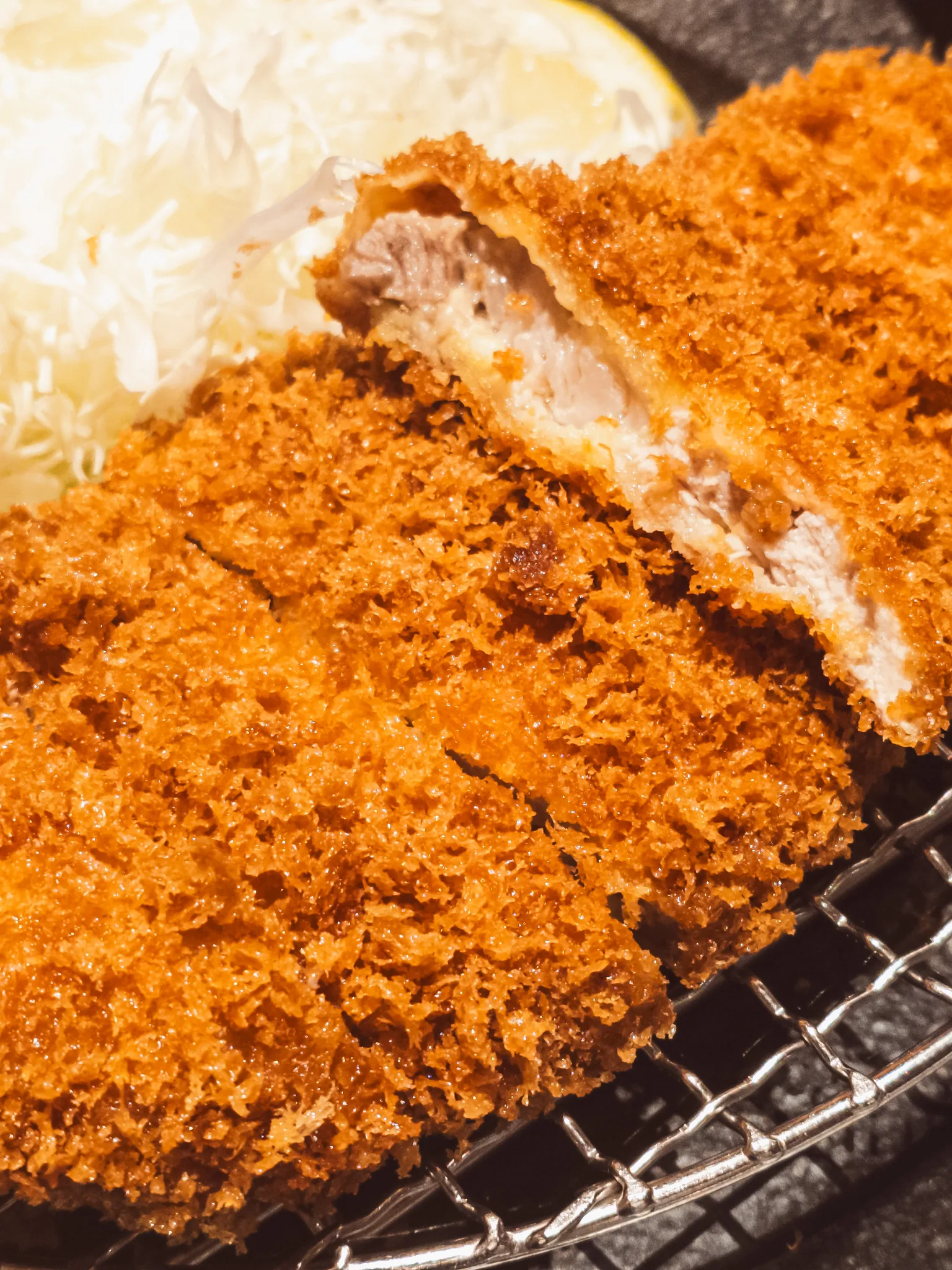 Tonkatsu: 「甘い誘惑」特ロースかつ。とんかつ まい泉 東京大丸店にて。