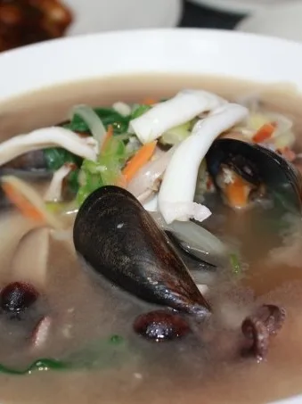 ulmyeon: ulmyeon (noodles in thick broth)